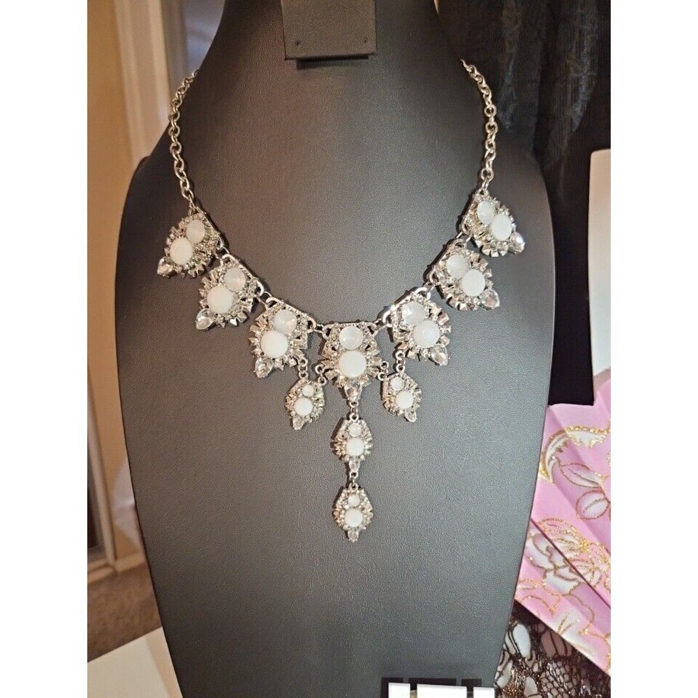 White Rhinestone Statement Necklace Silvertone Chunky 18" L with 5"  Extension